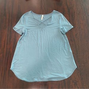 LIKE NEW Teal Lime n Chili Top Size L